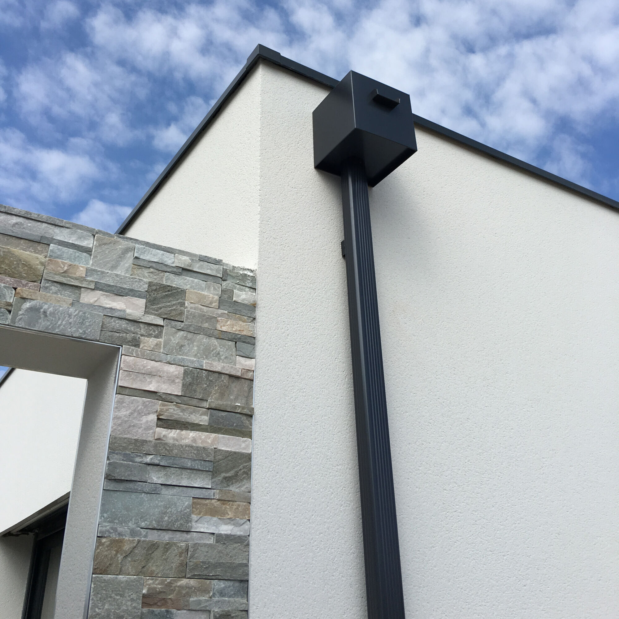 DALALU BOITE A EAU AVEC TUYAU DE DESCENTE ET COUVERTINE ET GOUTTIERE BA6 2000X2000 | Alu Matos Alu Matos : Excellence, engagement et expertise Lingolsheim